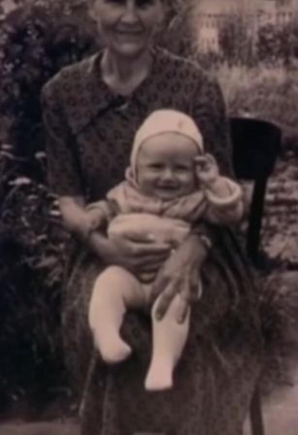 Александр Гордон с бабушкой, 1964