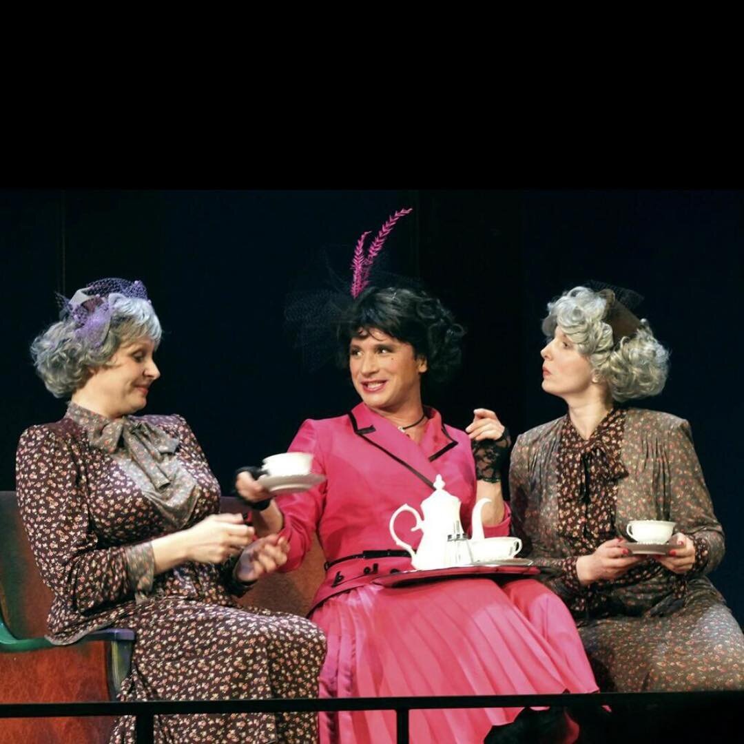 сергей лазарев таланты и покойники. спектакль таланты и покойники с сергеем лазаревым. спектакль таланты и покойники с сергеем лазаревым. спектакль таланты и покойники с сергеем лазаревым. таланты и покойники театр пушкина.