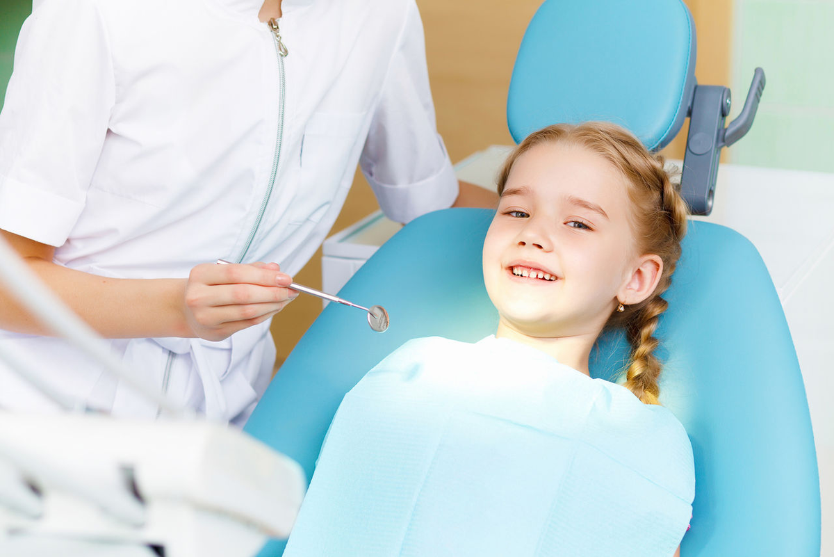 Детские стоматологии стоматология. Детская стоматология. Стоматология дети. Ребенок у зубного. Малыш у стоматолога.