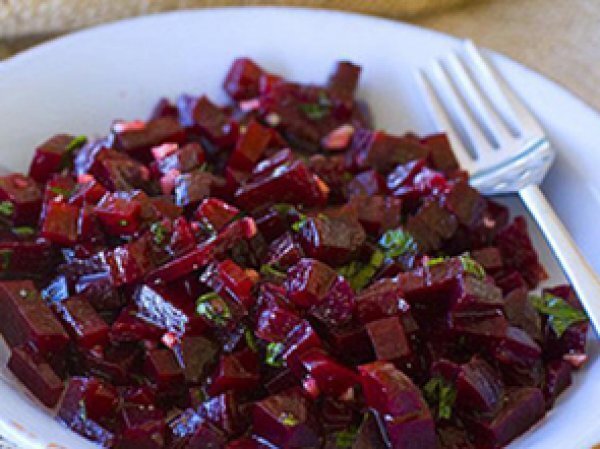 Салат из свеклы с черносливом и фетой