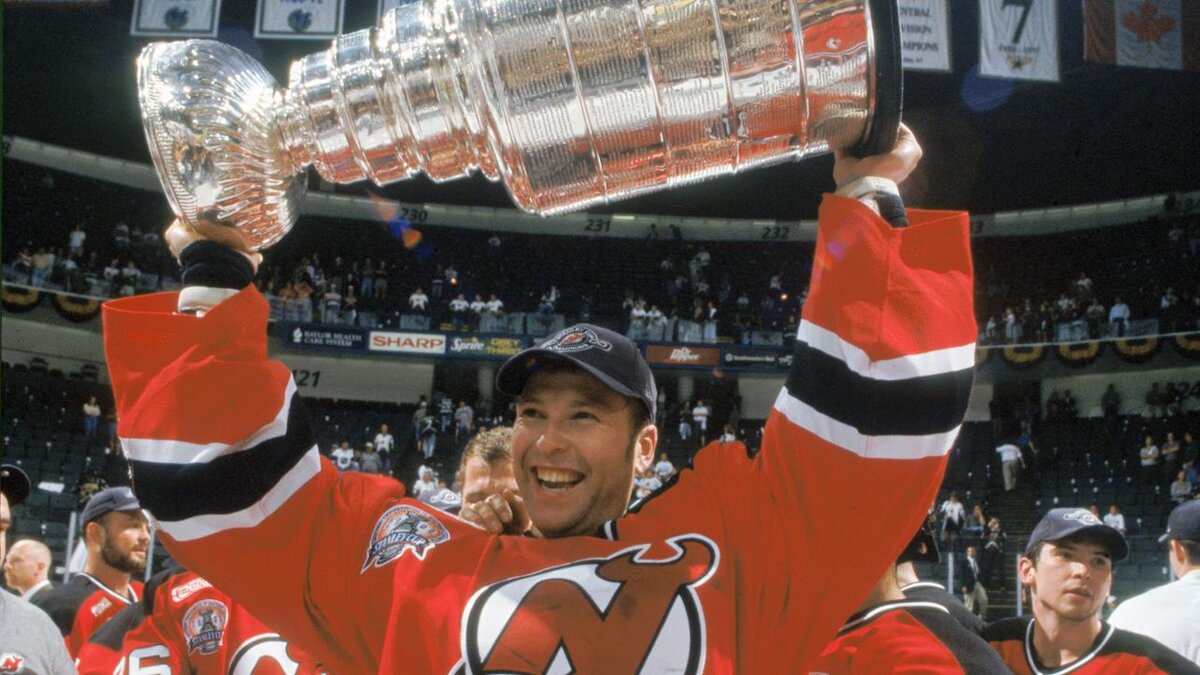 Бродо, вместе с "Нью-Джерси" трижды поднимал Кубок Стенли