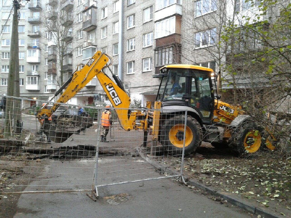 Работы во дворе дома. Фото ВК-группы защитников дома №9