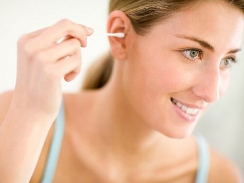 Зуд в ушах: причины и симптомы