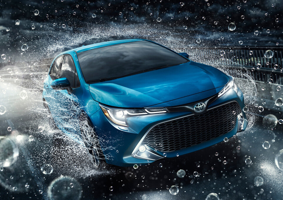 Новая Тойота Королла 2019 года наконец то представлена в кузове седан, новинку одновременно представили на китайском международном автосалоне и в Калифорнии, также производитель пообещал без задержек начать продавать новый седан в Европе.