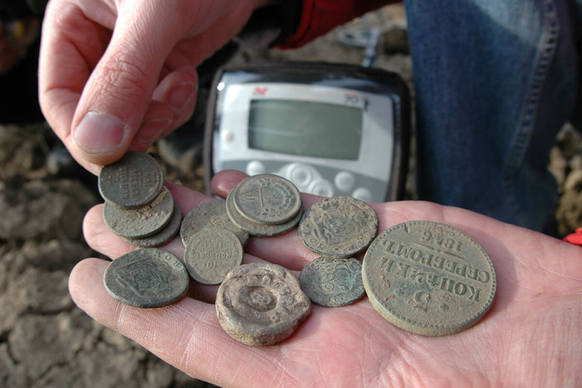    Многие нумизматы рано или поздно задумываются над тем, чтобы начать извлекать монеты для коллекции из земли при помощи металлоискателя.