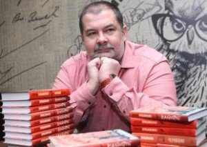 Фантаст подчеркнул, что не намерен убивать своего главного героя, сказав: «Но, как говорится в одном анекдоте, пора уже похоронить стюардессу. Недавно придумал неожиданный поворот, который, как мне кажется, действительно все завершает. Я не говорю, что Антон Городецкий умрет, но это точно будет финал. Я закрою тему с «дозорами» навсегда.