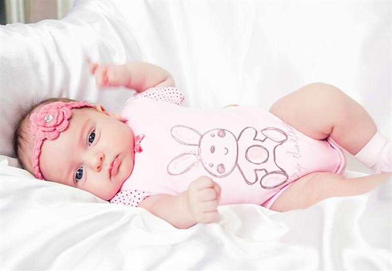 Многие пары, задумываясь о рождении детей, ищут способы спланировать пол будущего ребенка. К сожалению, никаких научных методик как зачать ребенка девочку или мальчика не существует. Но если пара хочет, например, зачать девочку, дни, позы, китайские таблицы и народные приметы — в ход идет все! Вопрос, как зачать девочку, становится еще более актуальным, если в семье уже есть сын, а то и два. В этой статье вы найдете разнообразные советы, как зачать девочку, а относиться ли к ним серьезно — решать только вам.