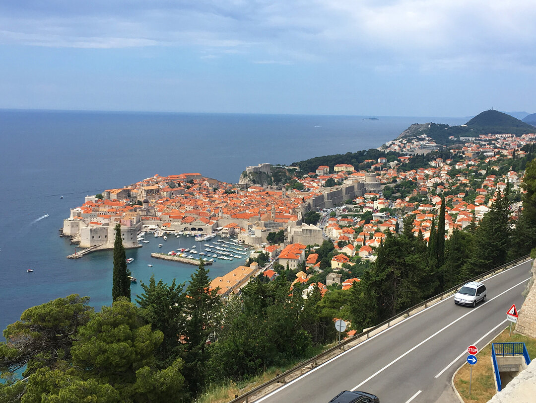 Если вы возьмете экскурсию, по пути будет несколько остановок с красивыми видами