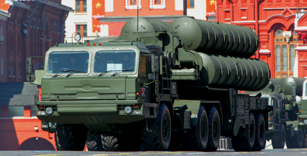 Продажа высококачественной боевой техники, такой как российская система PVO С-400, может привести к полному «обвалу» современной военной техники США, используемой государством в авиационной промышленности. Это позволит россиянам передавать знания, которые применяются при разработке самолетов F-35.