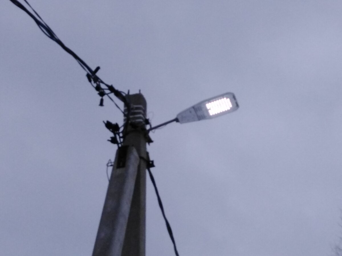 Как нам освещение в деревне сделали. Фото автора.