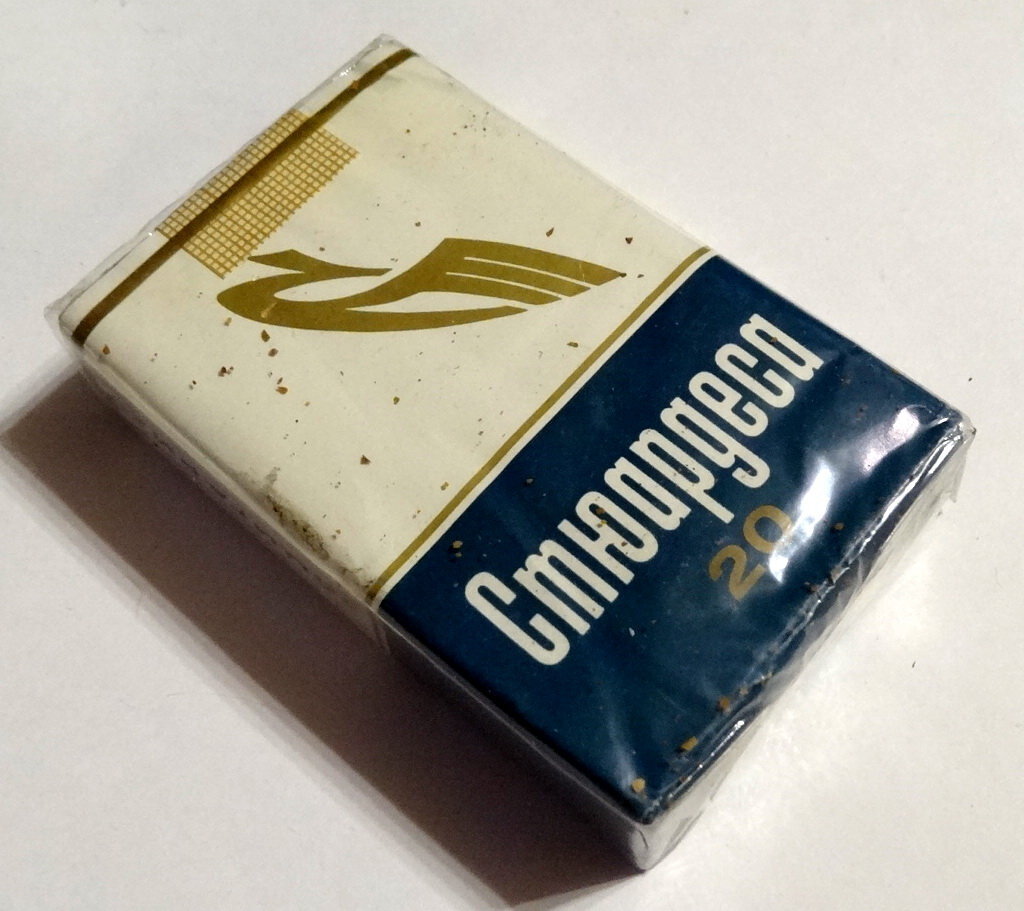 Сср отзывы. Леннон в магазине мелодия в ссср. Джулиан леннон фото пластинки. История советского союза учебник. Болгарские сигареты родопи опал.