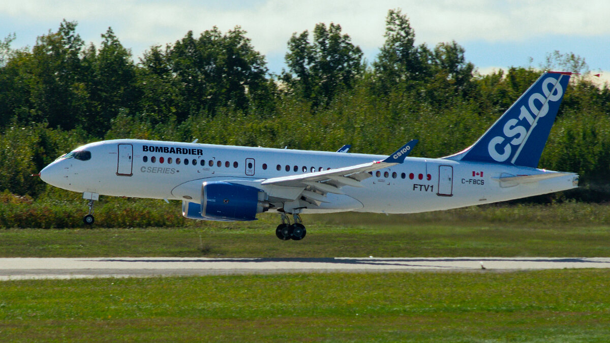 Bombardier CS100 во время своего первого полёта. Фото: Alexandre Gouger