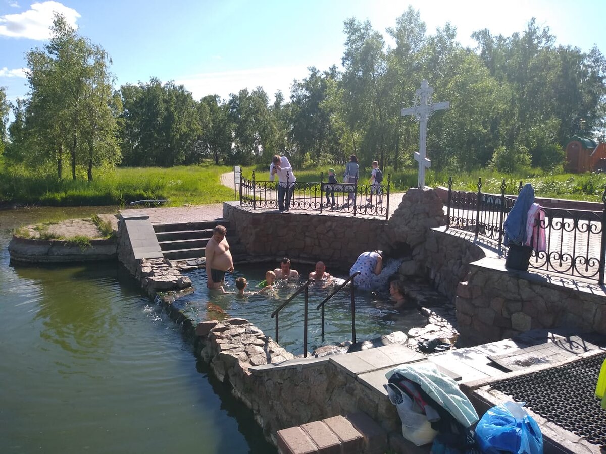 Святой источник омск. Ачаирский монастырь Омск. Ачаирский монастырь купель. Ачаирский монастырь Святой источник. Минеральная вода Ачаирский монастырь Омск.