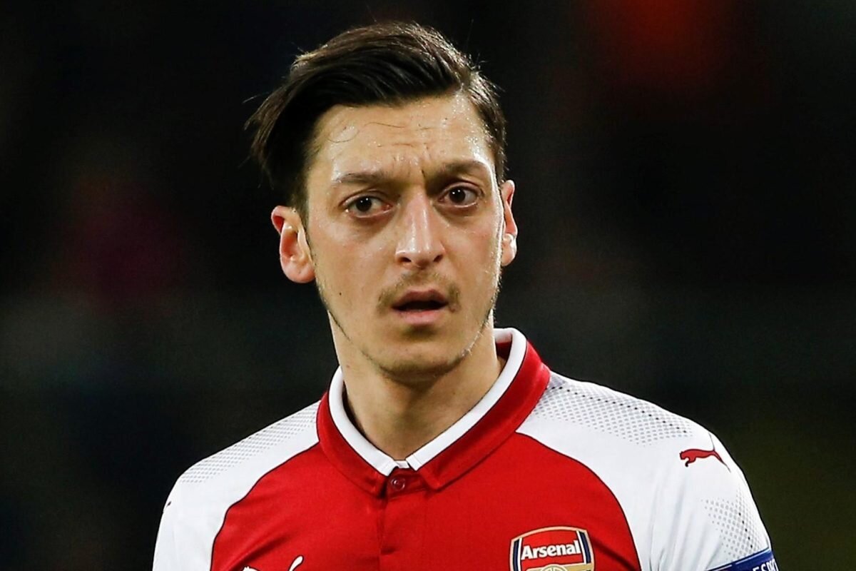 Фото взято с сайта https://www.thesun.co.uk/sport/6114655/arsenal-mesut-ozil-west-ham-illness/