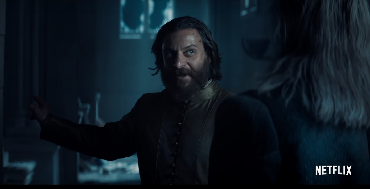 Авторским голосом теперь повествует теперь именно этот персонаж. 