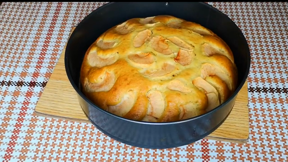 Очень быстрый рецепт шарлотки с яблоками