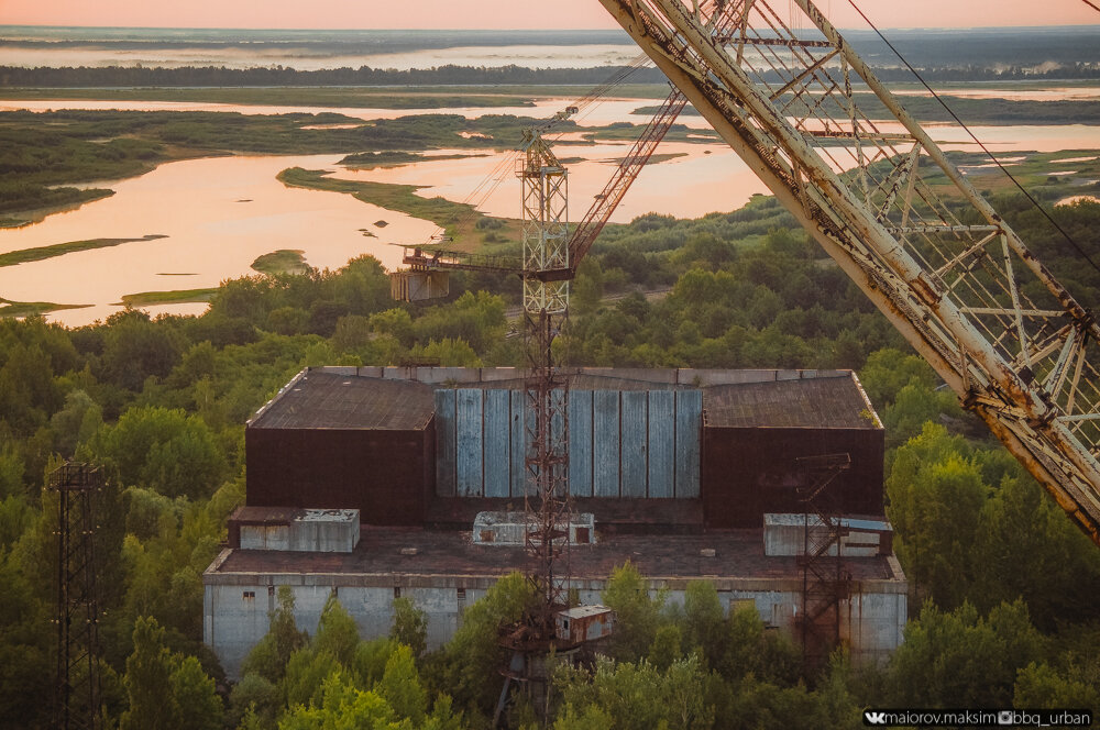 Поднялся на крышу 5-го энергоблока Чернобыльской АЭС! Фон сводил с ума!