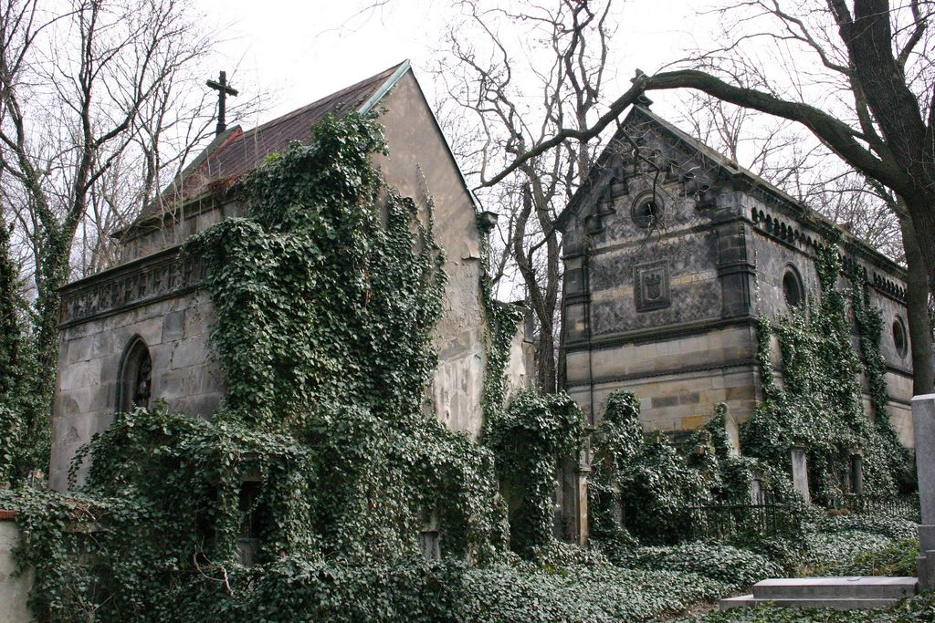 Прогулка по самым знаменитым и таинственным кладбищам Праги