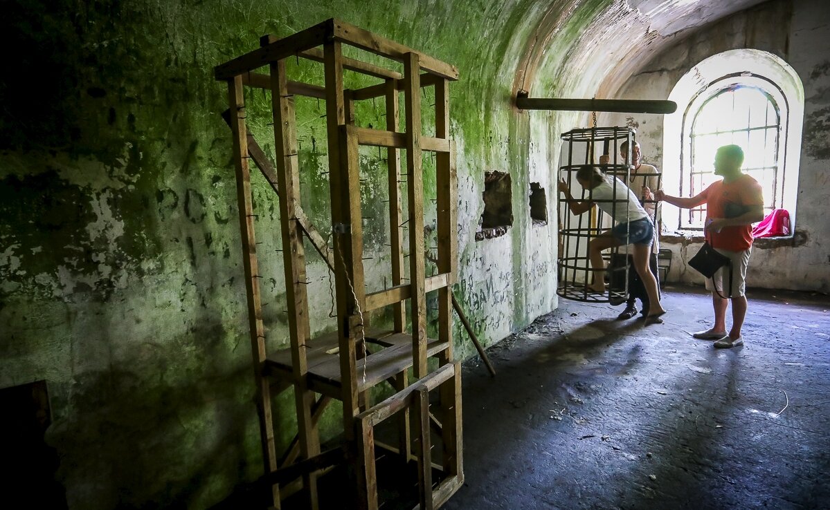 Такая пыточная могла быть и у нас, но всем стало лень)