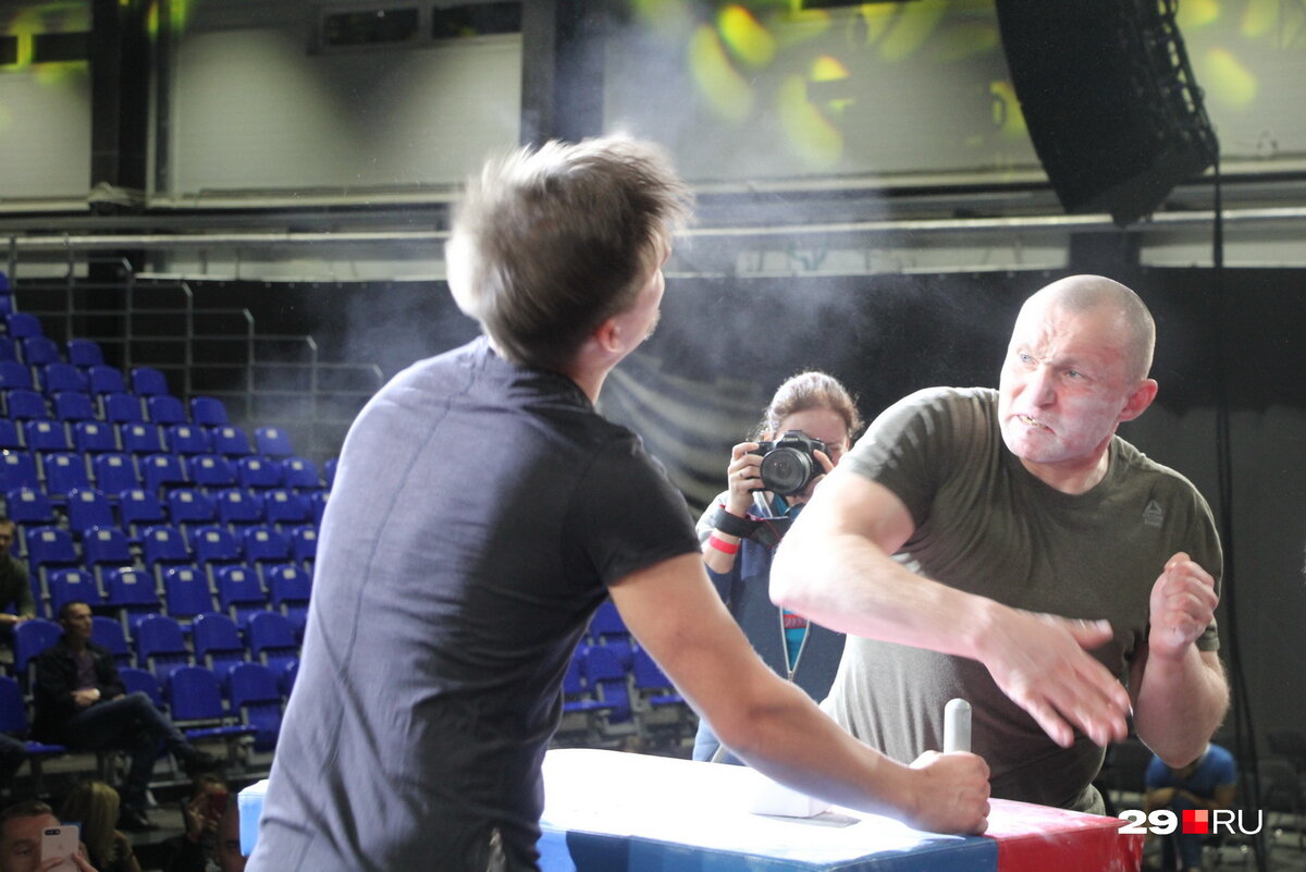 Надавать по щам. По щам. Надавать по щам. Стас this is хорошо. Получить по щам мем.