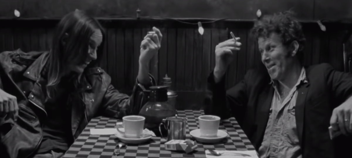 Игги Поп и Том Уйэтс в фильме "Кофе и сигареты" (2003) реж. Джим Джармуш