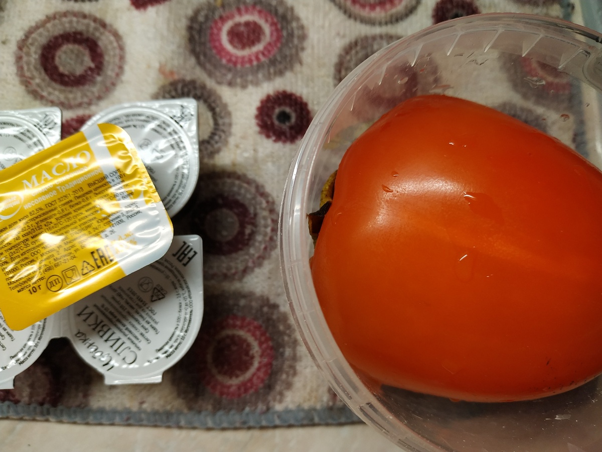 Хурма, масло, сливки для кофе