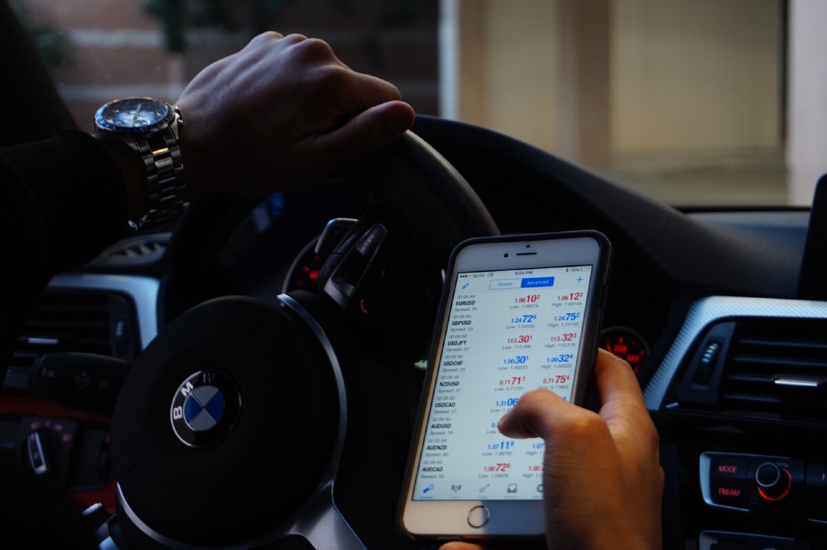 https://www.pexels.com/photo/silver-iphone-2068664/