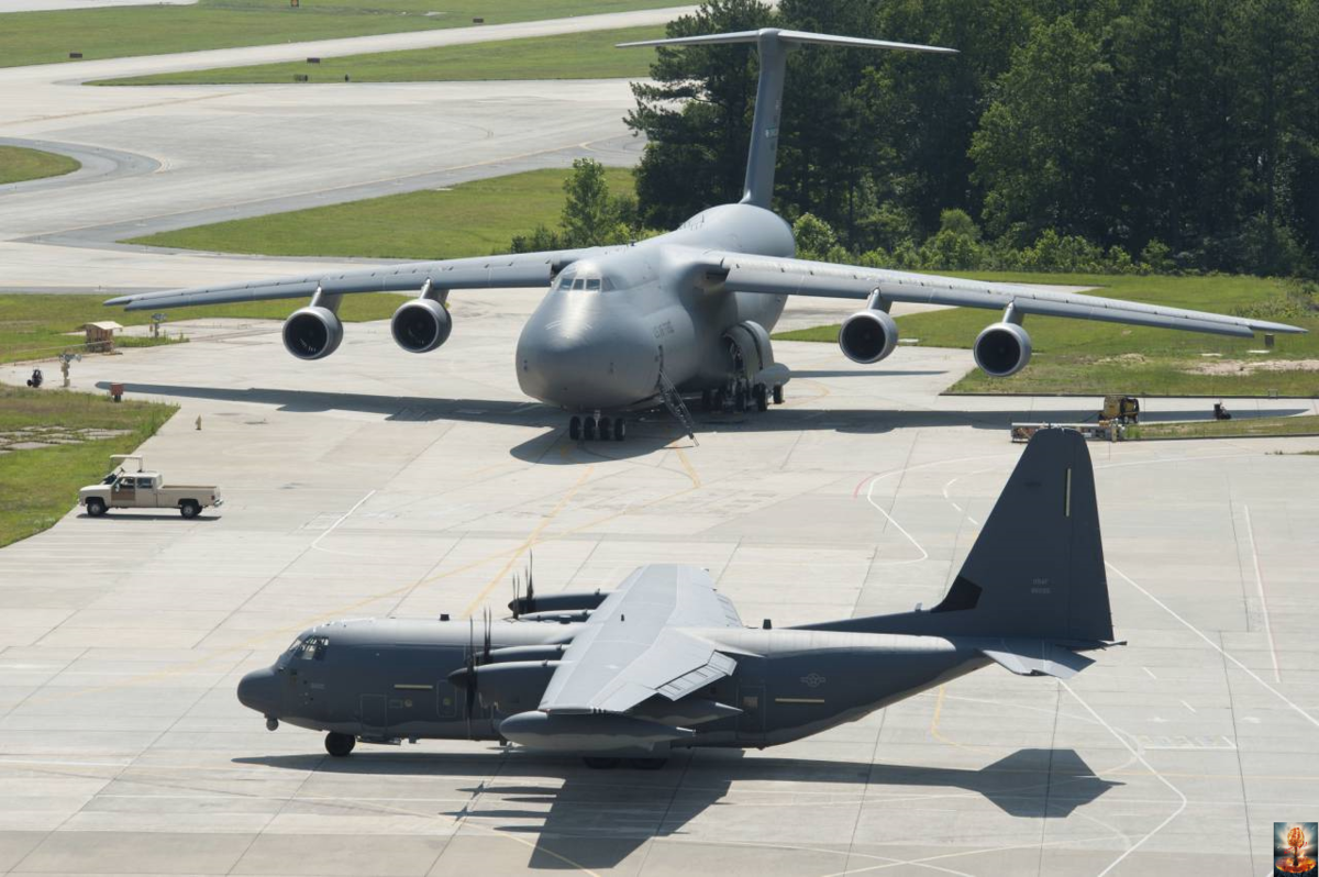 Большой боевой самолет. C5 Galaxy самолет. C5m самолет. Lockheed c-5m super Galaxy. C m5 Galaxy самолет.