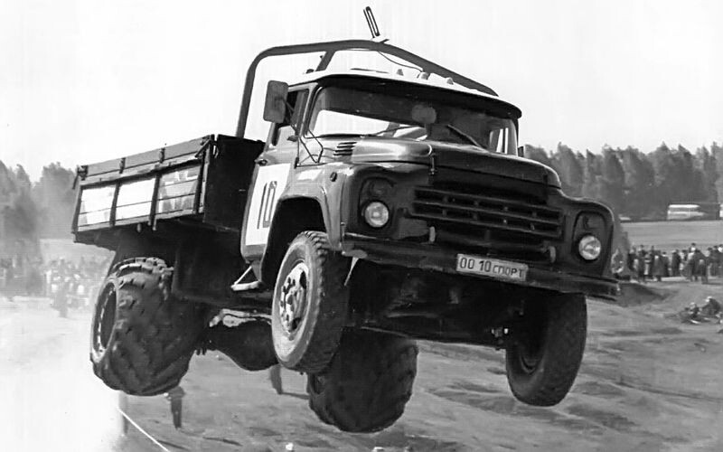 Зил-130 на арочных шинах кроссовый.