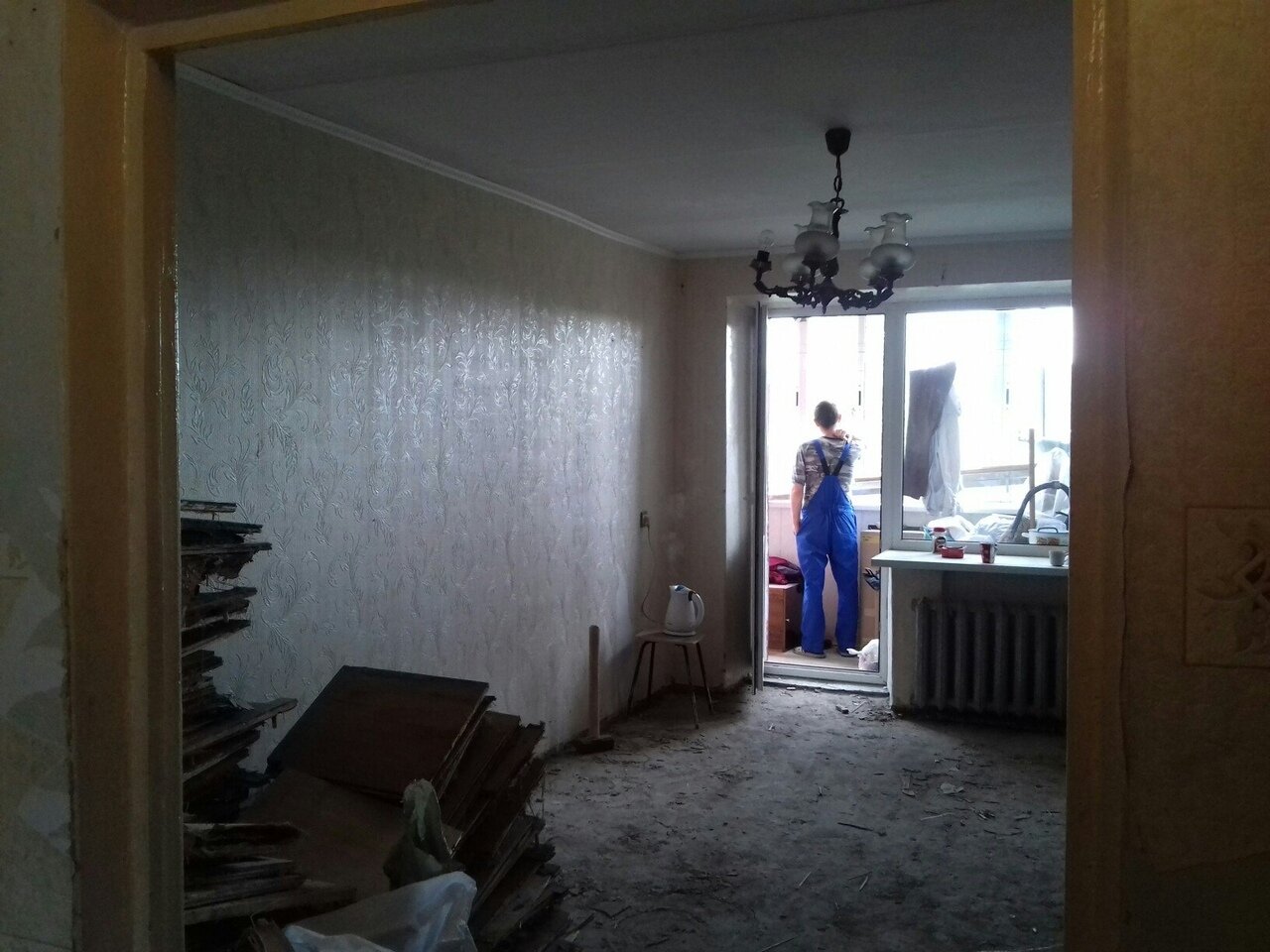 Мужик без дизайнеров сам придумал и сделал ремонт в своей квартире. Фото До/После.