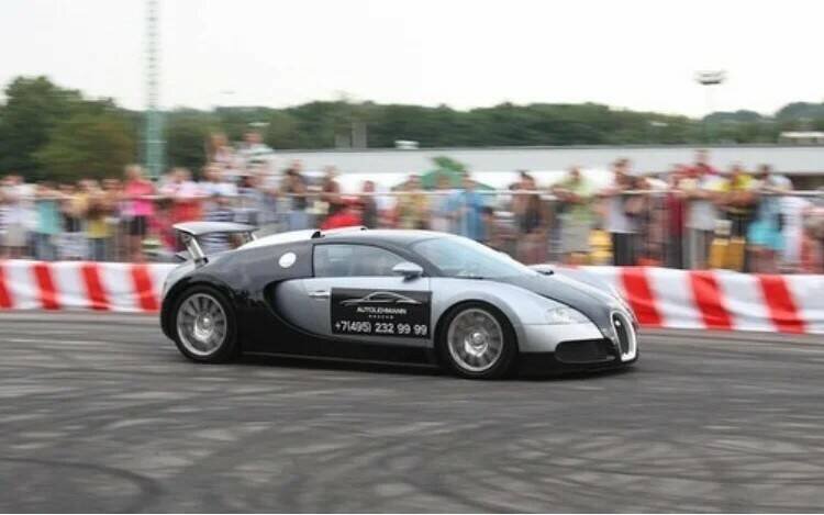 Тот же Bugatti но уже на автошоу