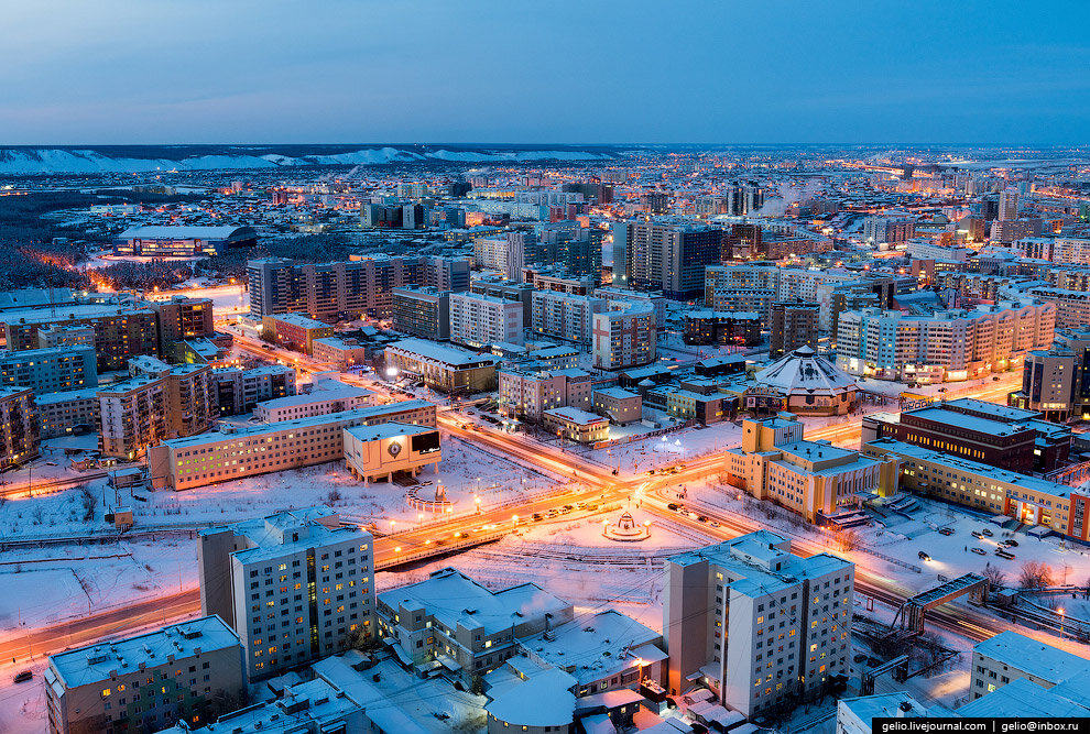 Якутск - столица республики с населением 318 тыс человек