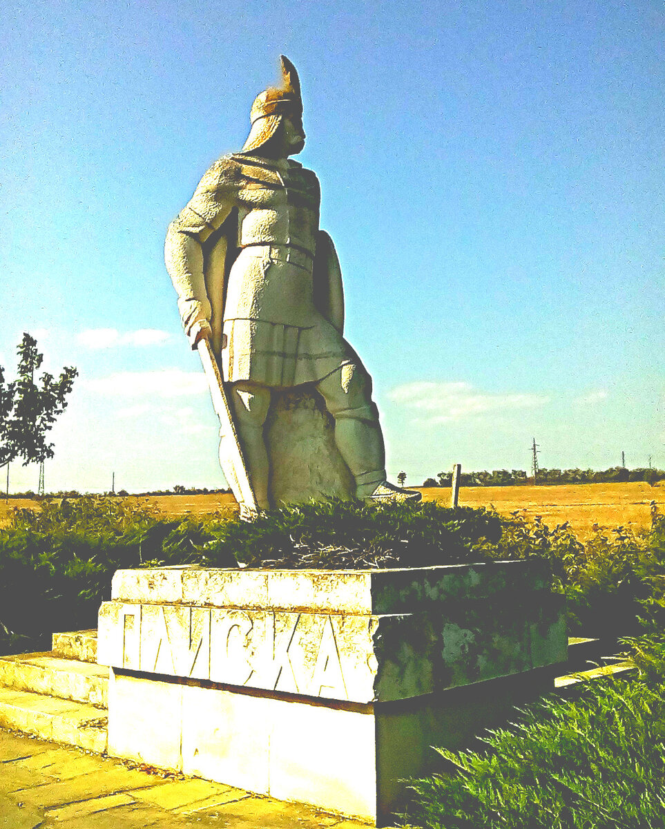 Памятник хану Аспаруху недалеко от Плиски, Болгария.