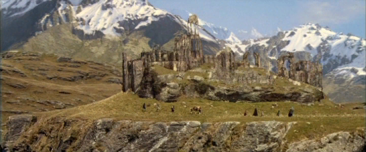 Эльфийский город Ост-ин-Эдиль, "Крепость эльфов", столица государства Эрегион, существовавшего во Вторую эпоху, известен прежде всего как торговый город и цитадель Келебримбора, создателя эльфийских