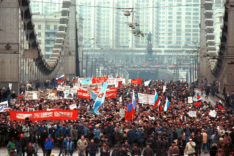 Выступающий против. Митинг 1990 года в Москве. Митинги на Манежной площади в 1990. Митинг в 90е Москва. Демонстрация 1990 Москва.