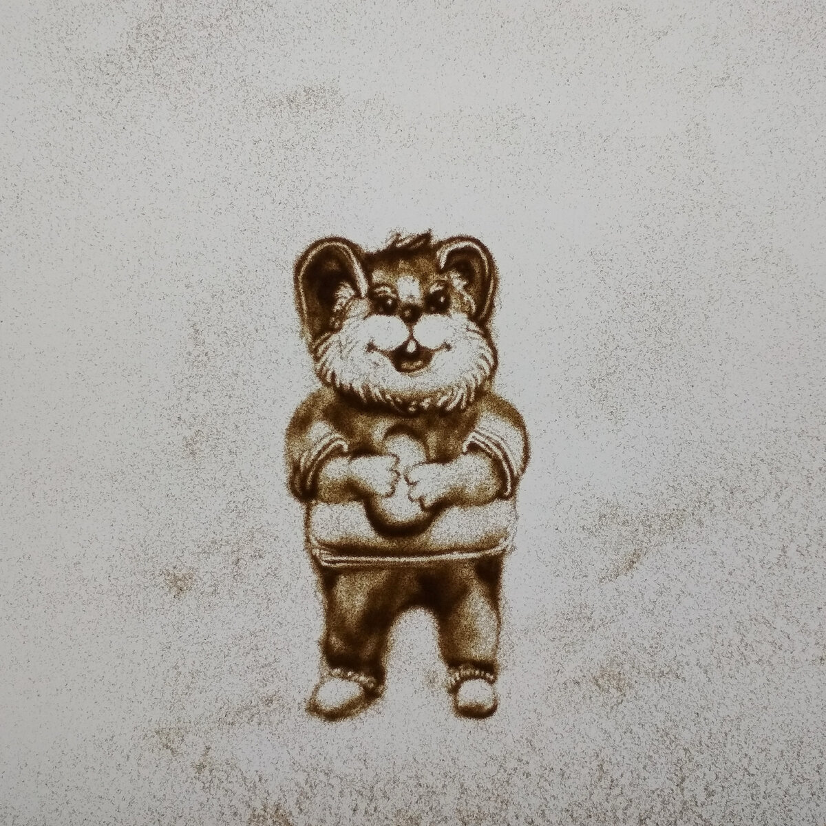 Мой маленький хомячок ростом 11 см. 