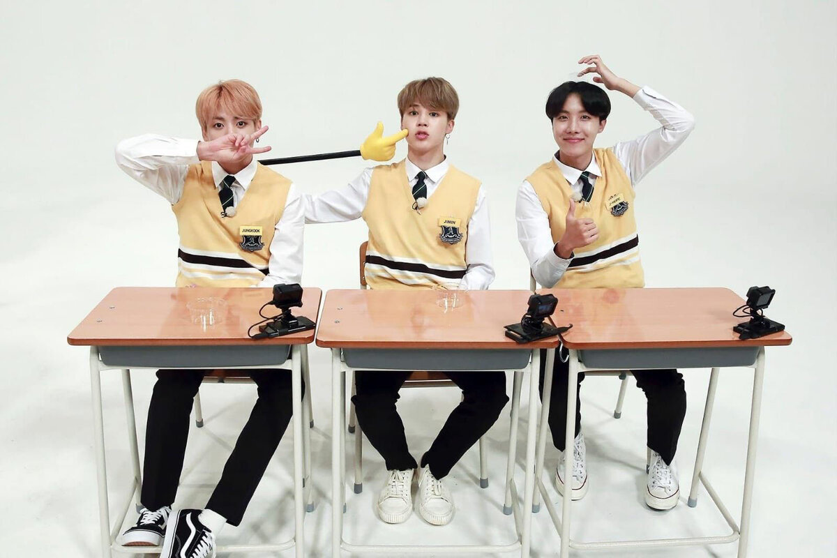 Bts running. РАН БТС школа. БТС учеба. БТС РАН БТС. BTS Jimin School.