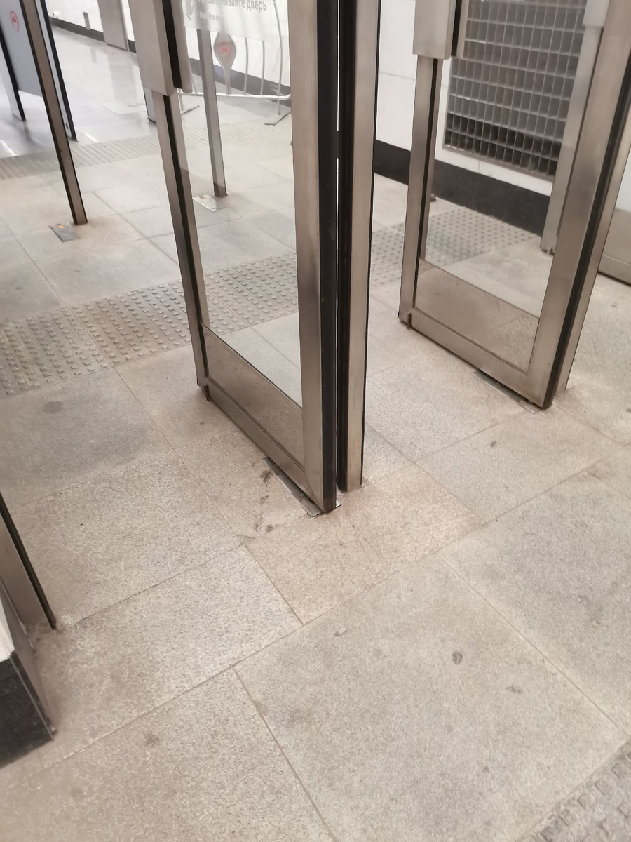 А тут - просто куски железной арматуры.