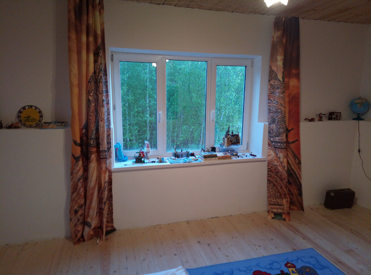 Комната у сына, которую я отделал своими руками, получалась достаточно большой - 21 кв.м. - это даже больше, чем зал в некоторых "трёшках".