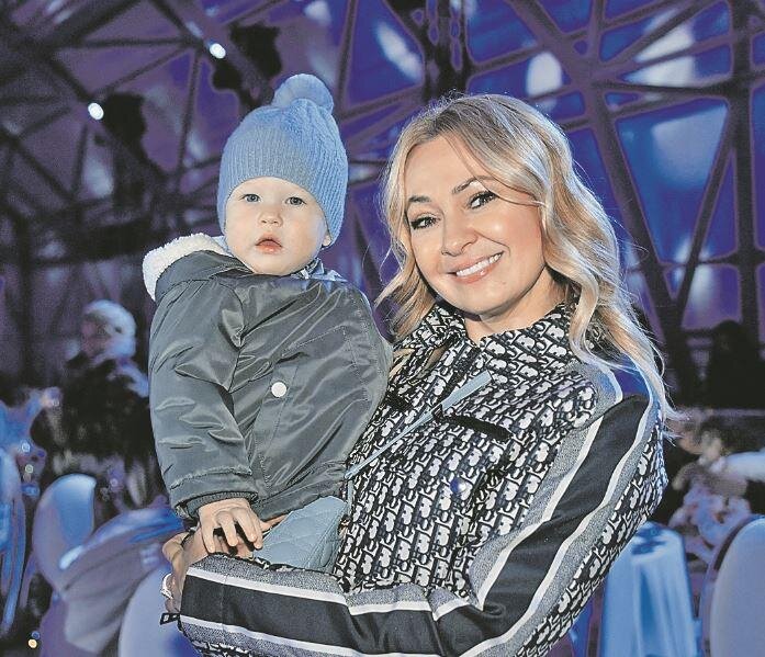 Яна Рудковская с младшим сыном Арсением. Фото: Инстаграм