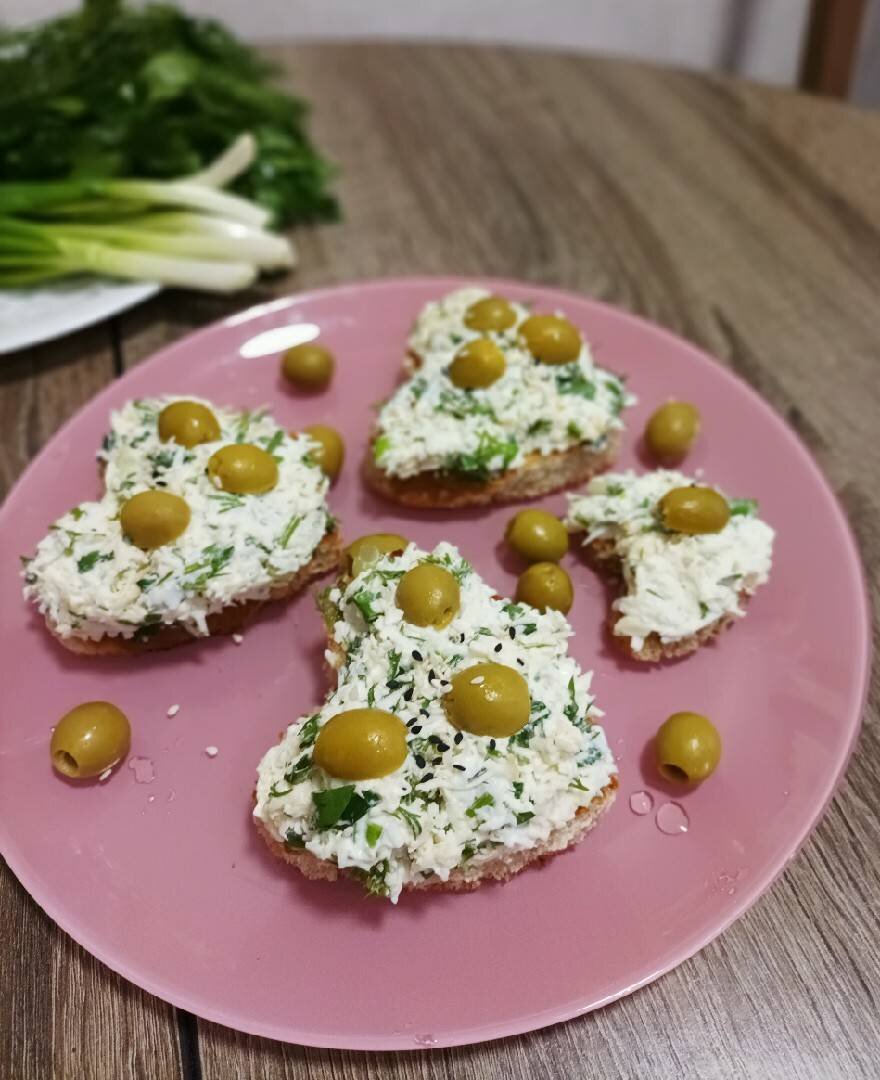 Намазка на бутерброды из колбасного сыра, яиц и чеснока 🧄 | Овкусе.ру -  Ежедневная готовка в радость! Пошаговые рецепты с фото | Дзен