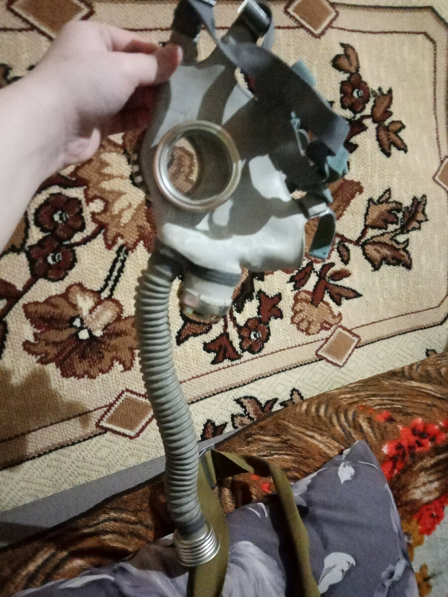 Сам противогаз 