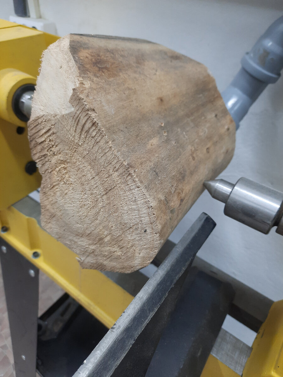 Решаем что хотим получить в итоге....обычно дерево само подсказывает чем хочет стать в "следующей жизни". И начинаем медитативный процесс.