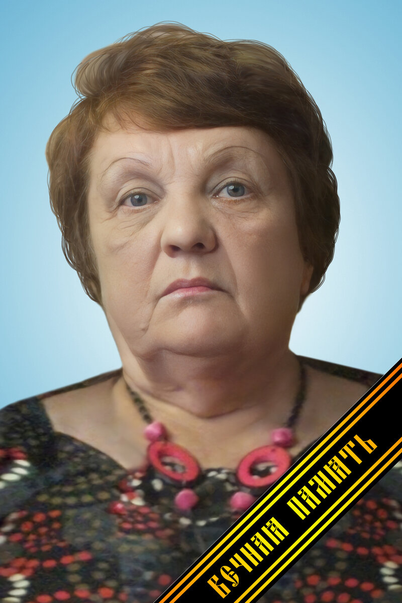 Она ушла от нас в пору пышноцветущих деревьев, ласкового весеннего солнца, когда повсюду плыли свежие яркие ароматы просыпающейся природы.                                                               И почему то именно в эту весну повсюду слышны были соловьиные трели. На работе, дома, в парке, на кладбище соловьи пели громко и старательно. Может мне это показалось, а может они провожали ее в последний путь. Она очень любила птичье пение, всегда его слышала в отличие от меня. И сама часто пела, даже в последние годы жизни... Она умерла внезапно, неожиданно... 
Хотя разве смерть может быть ожиданной?
Но когда ты к этому совсем не готов, тебе кажется, что ты не успел сказать или выслушать чего-то очень важного. 
И мне до сих пор иногда представляется, что ее отсутствие временно.

Когда в небытие уходят самые близкие, вместе с ними умирает кусочек твоего детства, безвозвратно стирается отрывочек из твоей жизни, исчезает частичка тебя самого.
Так странно что ее больше нет. Она была всегда, на протяжении всей моей жизни, как только я появилась в нашем доме. 
Все так же стоит на тумбочке ее будильник, и еще не снят с вешалки ее халат... 
Она была Буся, Батоня, бабушка, Тоня, Тонна, тётушка Энтони, Антонина  Семеновна-юбка клеш зеленая (наша с ней любимая шутка)...
Она любила меня и всегда утешала, и счастья для меня хотела такого большого идеального. 
Я тяжело привыкаю к ее отсутствию, ее не хватает и глобально и каждый день.
Надеюсь, что ей там хорошо. Все земные боли отступили. 

Прощай, дорогая, я буду скучать и помнить... И пусть каждую весну в память о тебе так же чудесно поют на старом кладбище соловьи...
 
