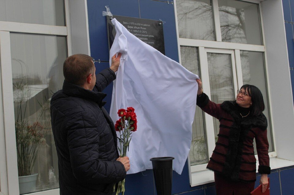     Память Бориса Репина увековечили на здании вуза, расположенного на улице Маяковского. Фото: Студенческий Пресс-центр РязГМУ.