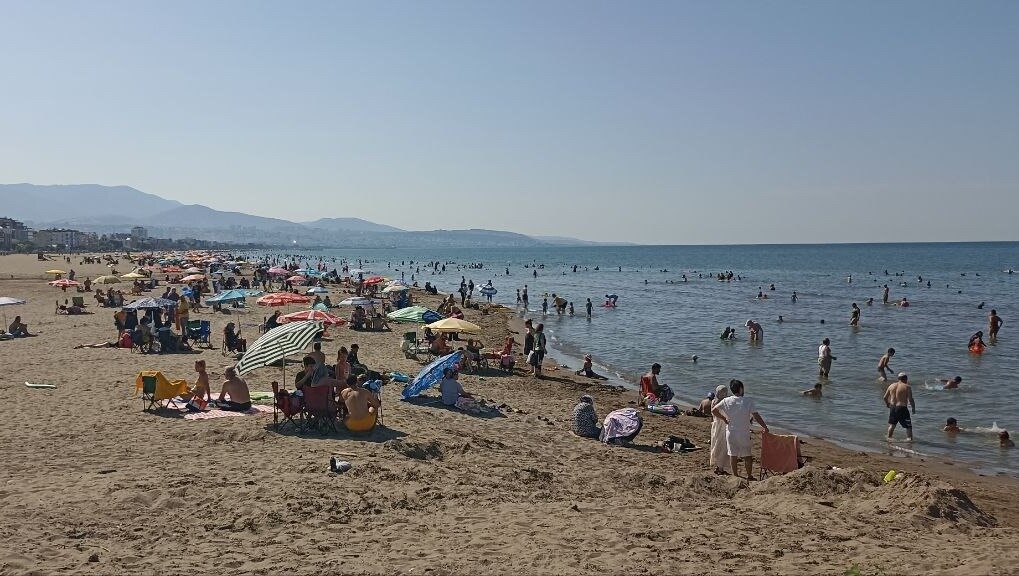     Многие тюменцы планируют свой отпуск ближе к бархатному сезону, когда погода становится более комфортной, а море теплее. Вот только стоимость путевок в этом году подорожала в среднем на треть. Но даже в условиях ограничений и роста цен сибиряки не намерены отказываться от пляжного отдыха.