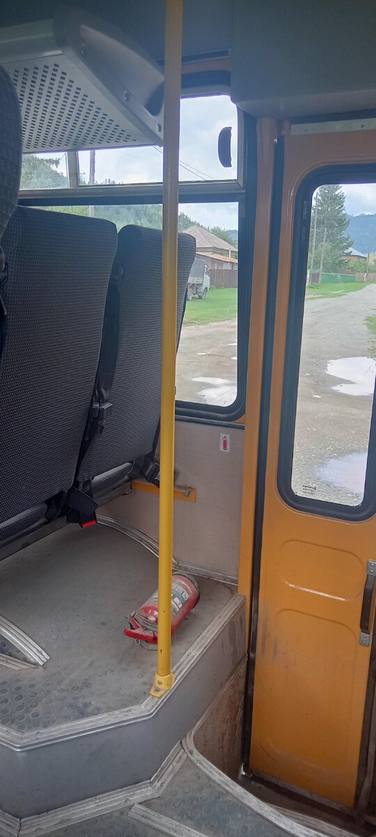 Фото автора. Наш школьный автобус.