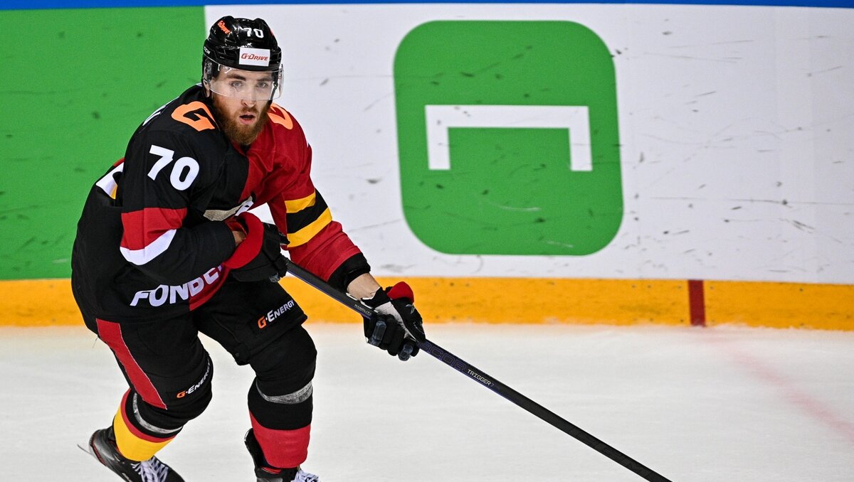     Поговорили с белорусским нападающим «ястребов» об Омске и команде, об эмоциях и «перестройке», об увлечениях и планах.