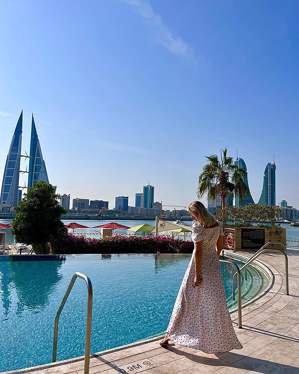 Звезды саудовской лиги и их жены селятся в соседнем Бахрейне – это ...