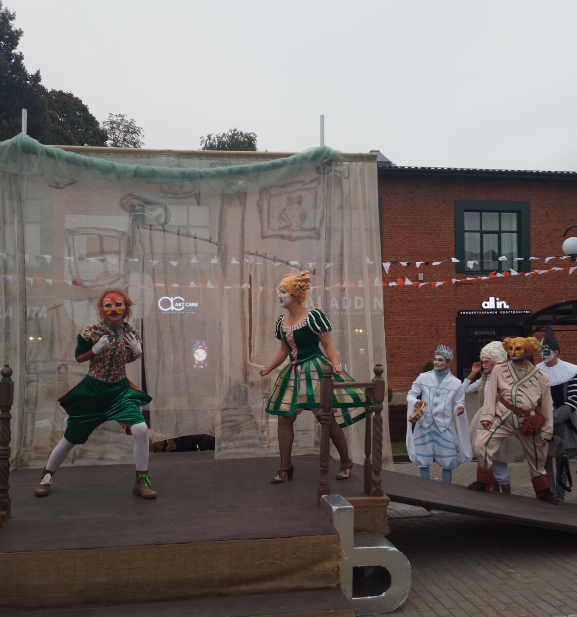 Нашему городу -877, но он  как всегда молод, красив, хорош собой, да ещё в в полном расцвете сил, радует своих жителей и гостей, историческими  памятниками, итересными музеями, замечательными...-68